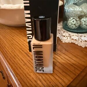 IL Makiage Foundation - NEW